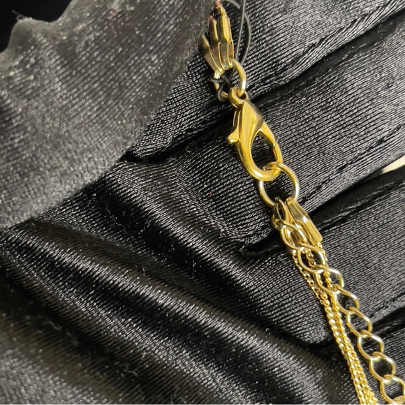 NWT Betsey Johnson Tzarina Cascade Rose Beaded Necklace On A Tri Gold Tone Chain - Picture 6 of 10